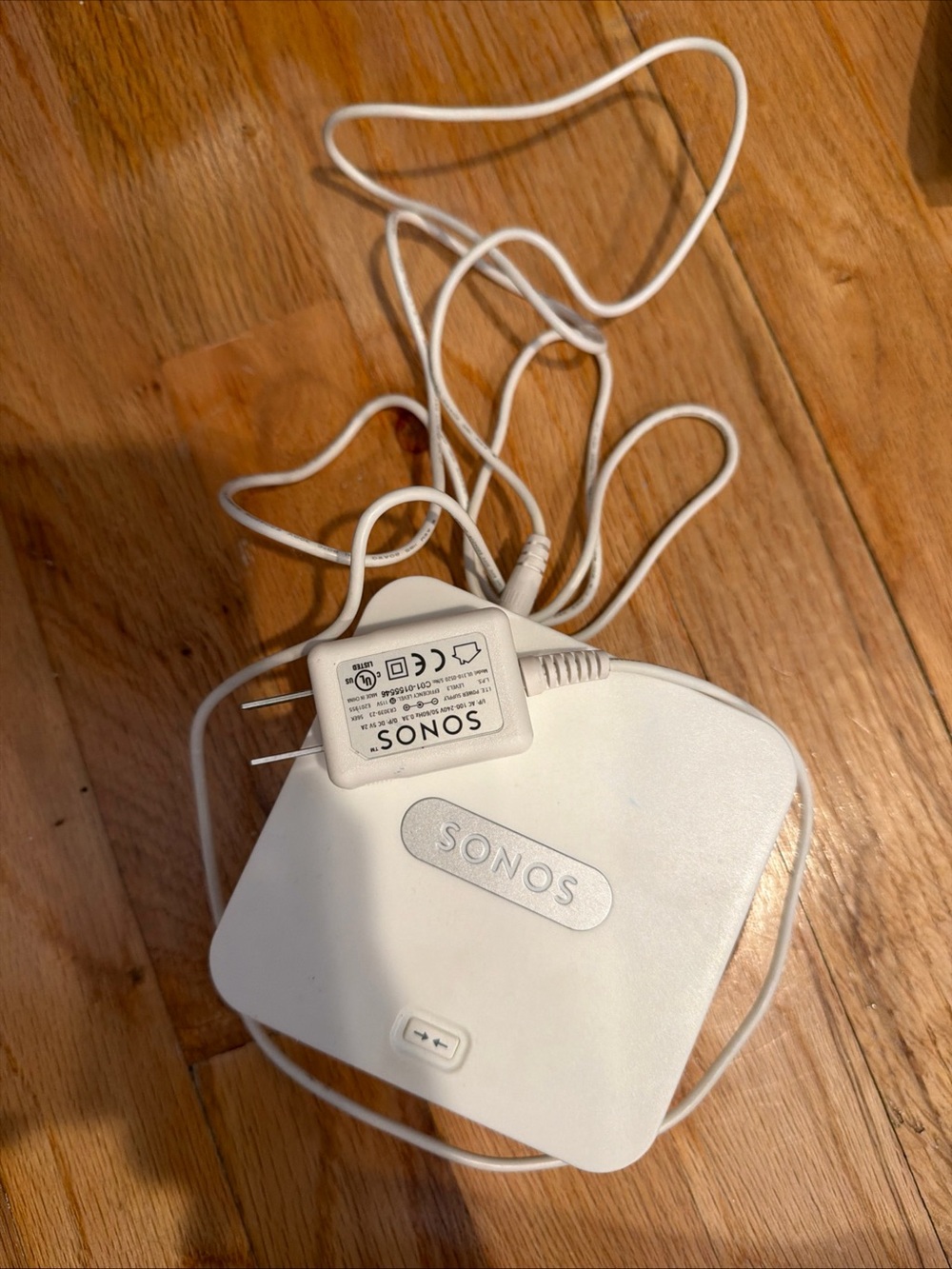 Sonos White Bridge with Matching White Power Adapter